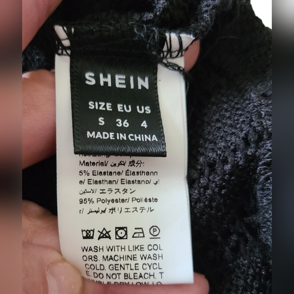 SHEIN | BLK CROP HALTER | FRONT KEY HOLE HEART & TRIANGLE TANK | SIZE SMALL - Picture 5 of 10